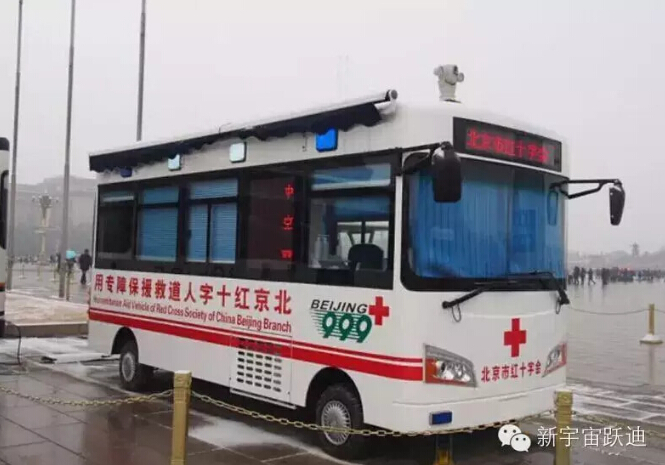 跃迪人道救援保障专用车执勤北京天安门—守护群众的健康是我们的职责