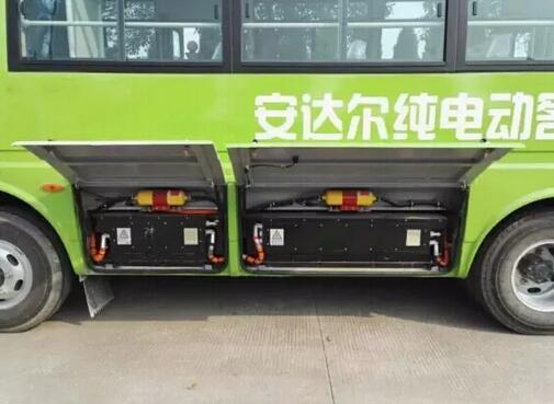 跃迪集团旗下安庆安达尔公司首台6.6米纯电动公交客车顺利下线